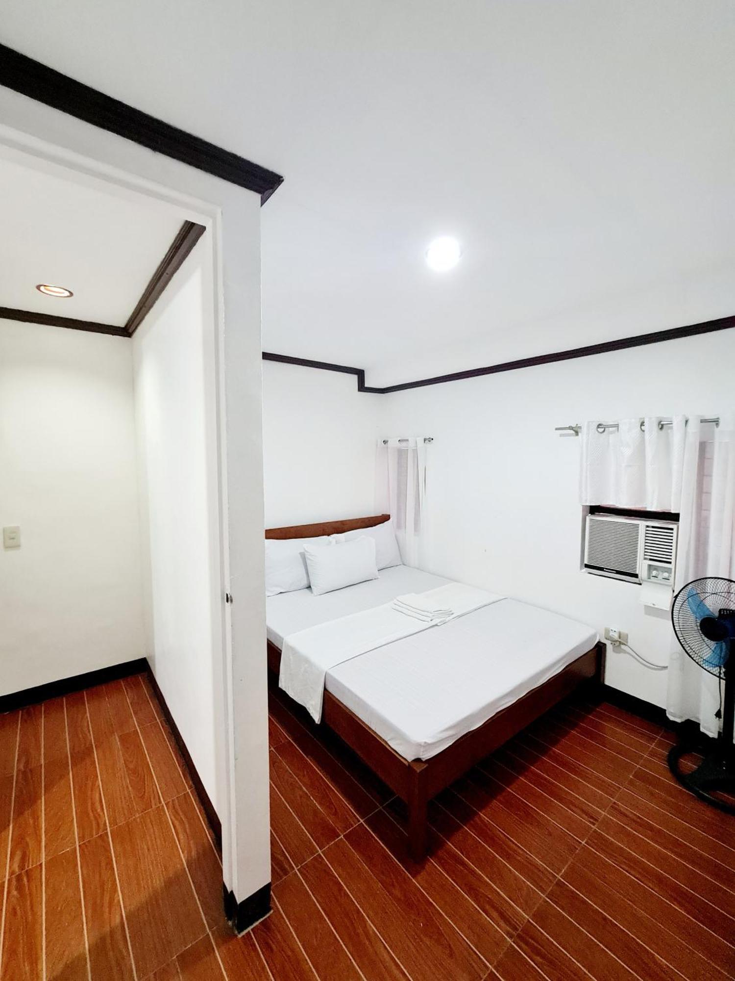 Calapan City Fully Furnished House Transient Near Xentromall L39 Exteriér fotografie